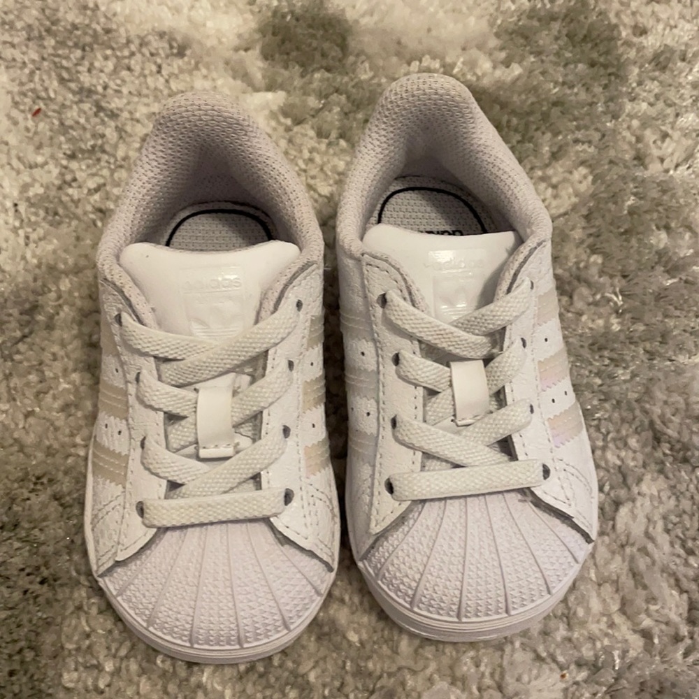 Adidas Superstar Kids - size 4K - never worn